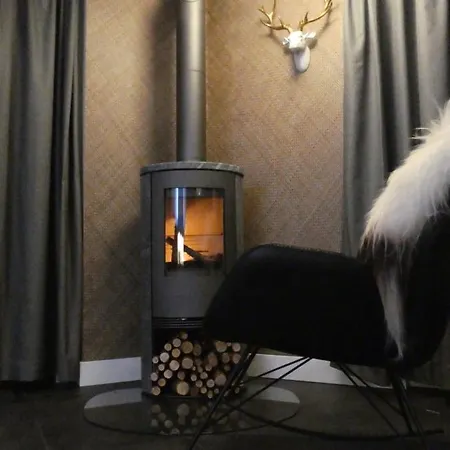 Apartamento & Elegant Apartments,partially With Fireplace, By