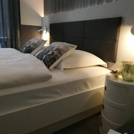 Central & Elegant Apartments,Partially With Fireplace, By Zermatt Rental *