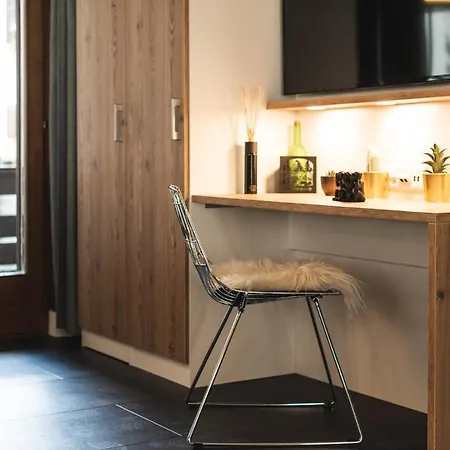 Apartamento & Elegant Apartments,partially With Fireplace, By