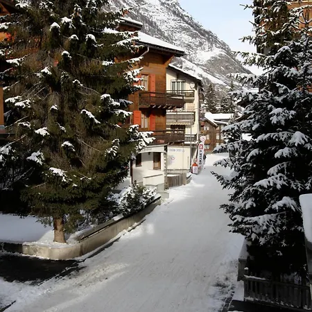 Central & Elegant Apartments,Partially With Fireplace, By Zermatt Rental