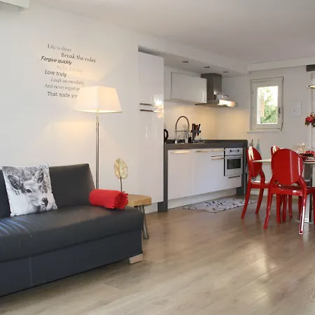 Lägenhet & Elegant Apartments,partially With Fireplace, By