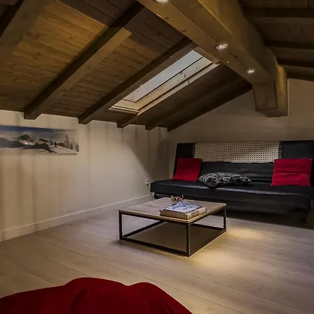 & Elegant Apartments,partially With Fireplace, By Apartamento