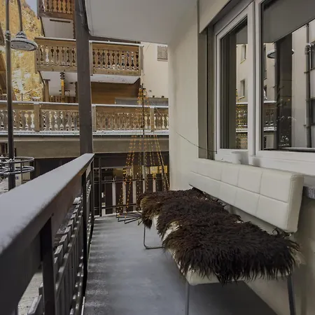 Apartamento & Elegant Apartments,partially With Fireplace, By