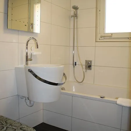 Apartamento & Elegant Apartments,partially With Fireplace, By