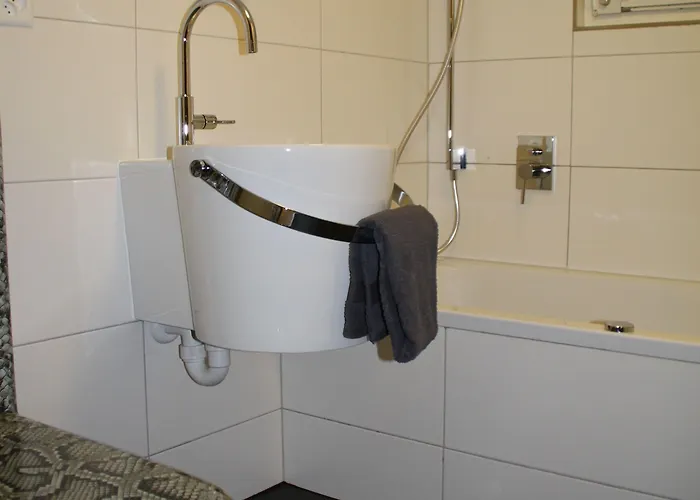 & Elegant Apartments,partially With Fireplace, By 아파트