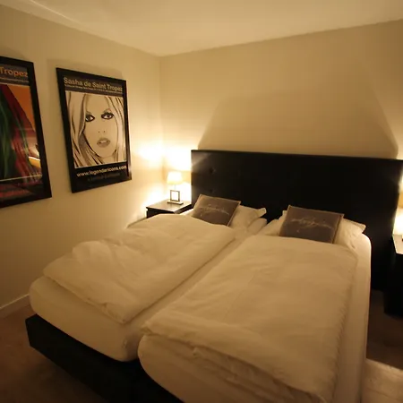 & Elegant Apartments,partially With Fireplace, By * زيرمات