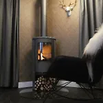 Daire & Elegant Apartments,partially With Fireplace, By