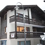 & Elegant Apartments,partially With Fireplace, By Апартаменты Церматт