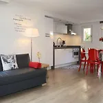 Daire & Elegant Apartments,partially With Fireplace, By