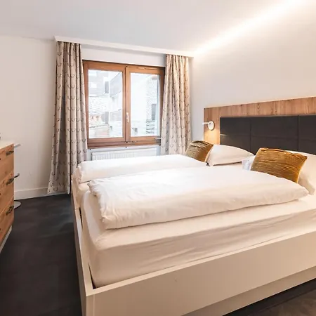 Apartman & Elegant Apartments,partially With Fireplace, By