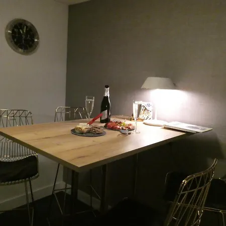 Apartman & Elegant Apartments,partially With Fireplace, By