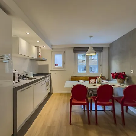 & Elegant Apartments,partially With Fireplace, By * زيرمات