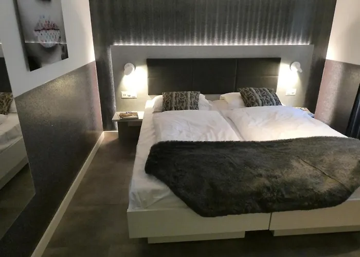 & Elegant Apartments,partially With Fireplace, By 采尔马特