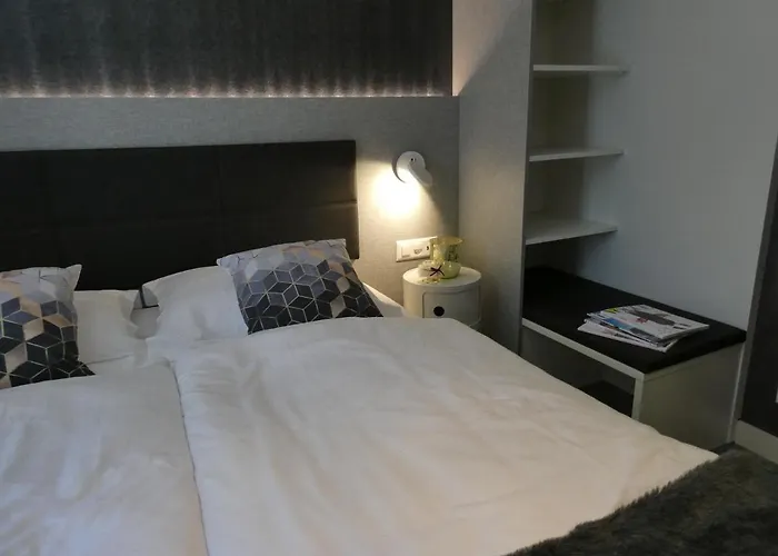 شقة & Elegant Apartments,partially With Fireplace, By *